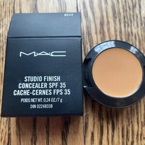 COPY - MAC Studio Finish Concealer SPF35 ~ NC42 ~ NEW IN BOX